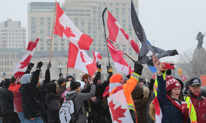 Many people travelled to Ottawa to support the truckers protest that occupied the central core of Canada’s capital. Thousands of protesters gathered on Parliament Hill and sang “O Canada” on Feb. 12, 2022. (Richard Moore/The Epoch Times)