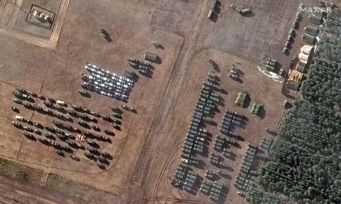 Satellite images show a close-up of a vehicle assembled at VD Bolshoy Bokov Airfield near Mazyr, Belarus, February 22, 2022.  (Providing satellite images © 2022 Maxar Technologies / Handout via Reuters) 
