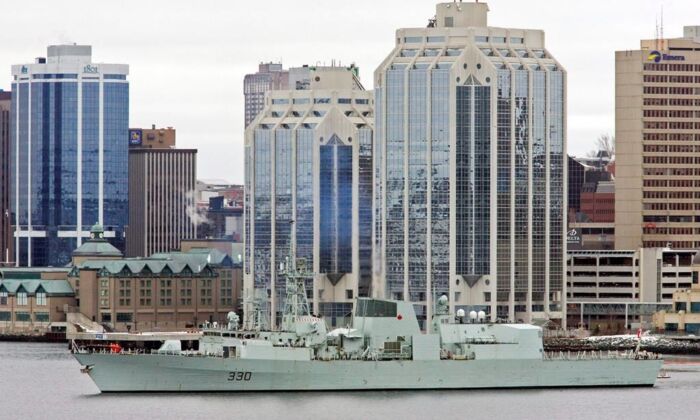 HMCS Halifax heads out of the harbour in Halifax on Jan. 14, 2010. (The Canadian Press/Andrew Vaughan)