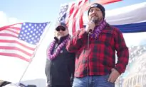 US Truck Convoy Departs on Cross-Country Trek to Washington to Protest COVID-19 Mandates