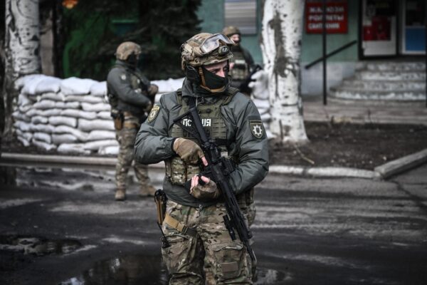 Russian Forces Advancing Toward Kyiv; Thousands of Ukrainians Fleeing War at Home | NTD Evening News