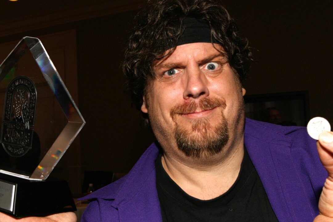 Standup Comedy Magician ‘The Amazing Johnathan’ Dies of Heart Disease ...
