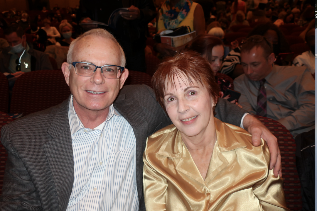 Michael and Laurie Davis at the Shen Yun Performing Arts performance at Stifel Theatre (Formerly Peabody Opera House), on Feb. 20, 2022. (Stacey Tang/The Epoch Times)