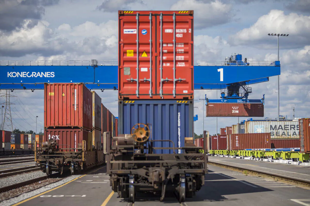 A rail mounted gantry crane lifts a 40-foot shipping container and loads it onto a rail car at the Georgia Ports Authority Mason Mega Rail Terminal Savannah. (AP Photo/Stephen B. Morton, File)