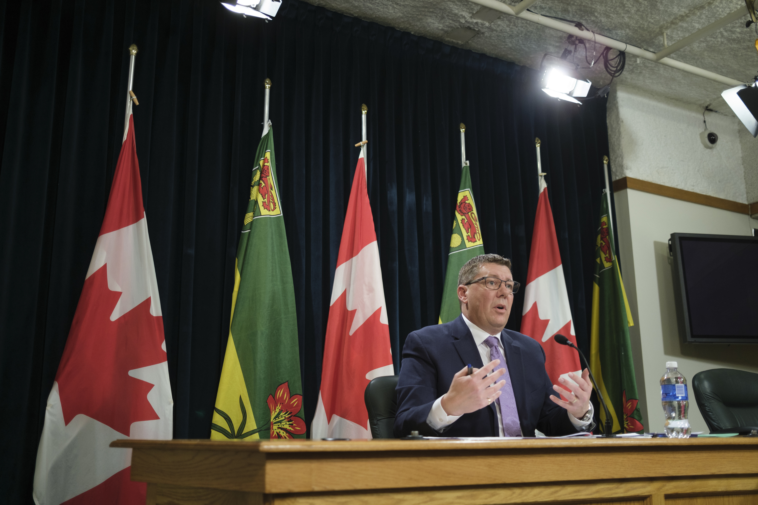 Saskatchewan Premier Calls on Trudeau Government to End Federal COVID-19 Mandates - Vimarsana News