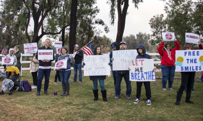 Parents, teachers, and students protest mask and vaccine mandates in Temecula, Calif., on Feb. 22, 2022. (Courtesy of Stephanie Dawson)