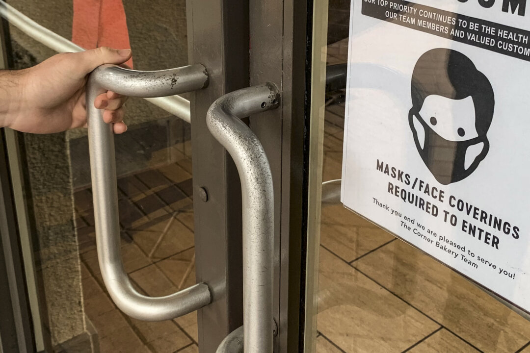 Los Angeles County to Ease Indoor Mask Mandate on Feb. 25 | The Epoch Times