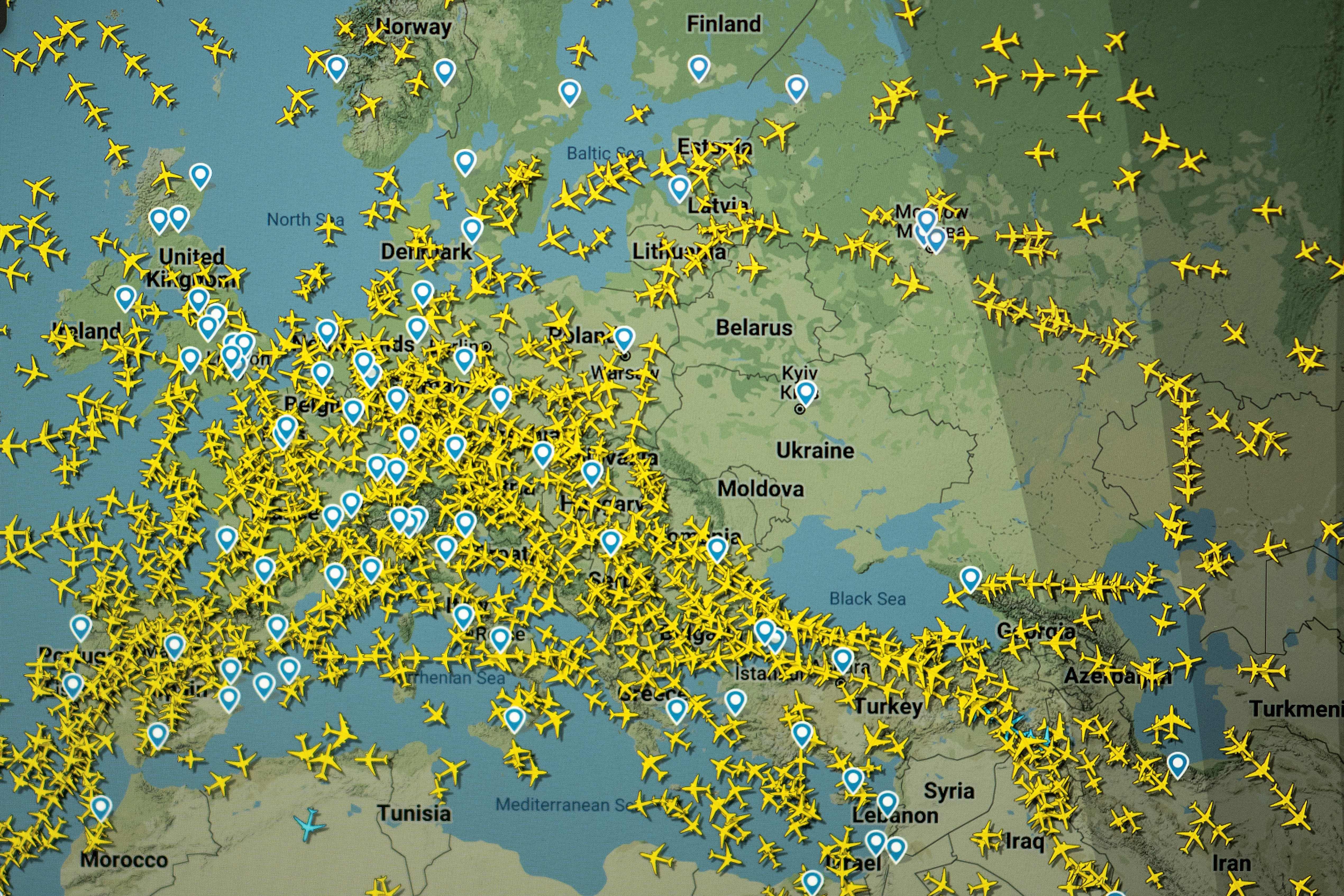 Передвижение самолетов в реальном. Воздушное пространство. Воздушное пространство над Украиной. Карта перелетов самолетов. Карта воздушного пространства.