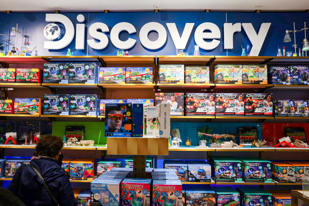 The Discovery Inc. logo is seen on a display in the FAO Schwarz toy store in Manhattan, New York, on Nov. 24, 2021. (Andrew Kelly/Reuters)
