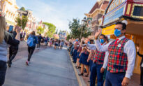Disneyland Hosts Job Fair With Signing Bonus on Friday