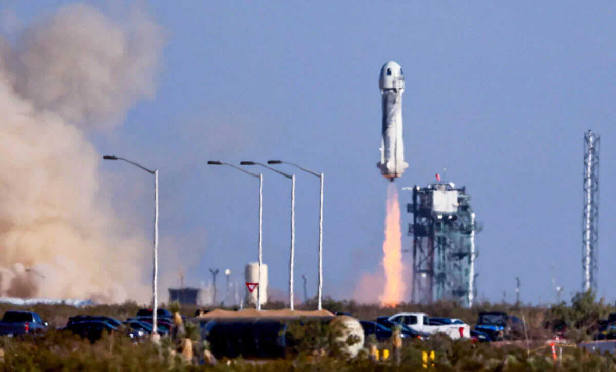 Australian Chris Boshuizen, 90-year-old Star Trek actor William Shatner, and two other civilians blasts off on a Blue Origin flight on Oct. 13, 2021 in Texas. (Mario Tama/Getty Images)