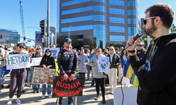 After Russia launched a large-scale invasion of Ukraine on the night of Feb. 23, 2022, hundreds of people protested in front of the Federal Building in Westwood on Feb. 24, 2022. (Alice Sun/The Epoch Times)