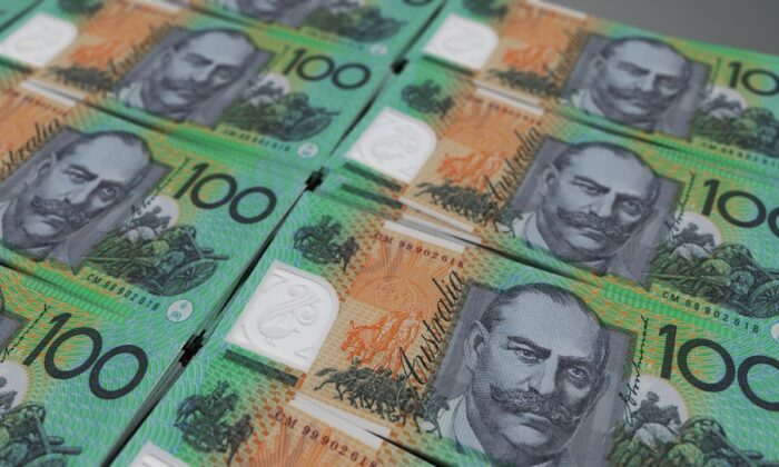 A photo shows Australian one-hundred-dollar banknotes. (Pixabay)
