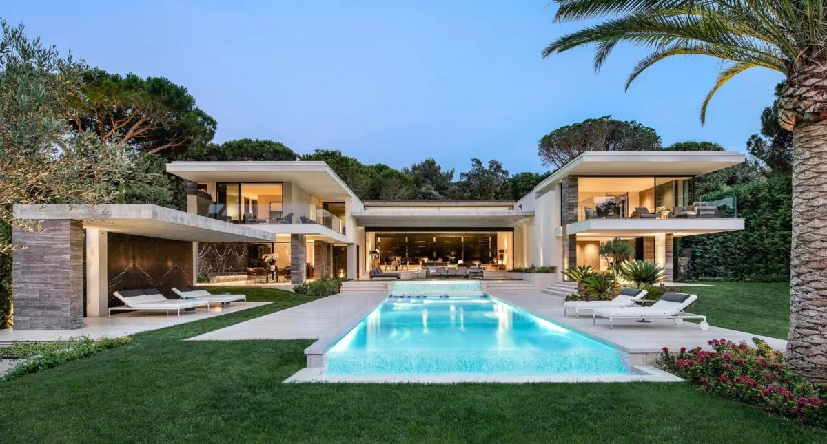 Set behind the privacy gates of an exclusive community, this stunning new villa gives off a zen feel of oneness with nature that is extraordinary. Located a few kilometers from Saint-Tropez, the property is only a stone’s throw from the famous Pampelonne Beach. (Courtesy of the property owners and Carlton International)
