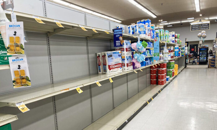 ﻿Empty shelves greet a customer at a Safeway grocery store in Williams, Ariz., on Sept. 26, 2021. (Allan Stein/The Epoch Times)