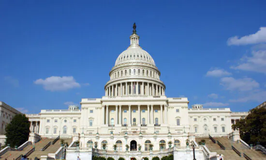 Congressional Gridlock After Midterms May ‘Not Be All That Bad for Markets,’ Says Economist