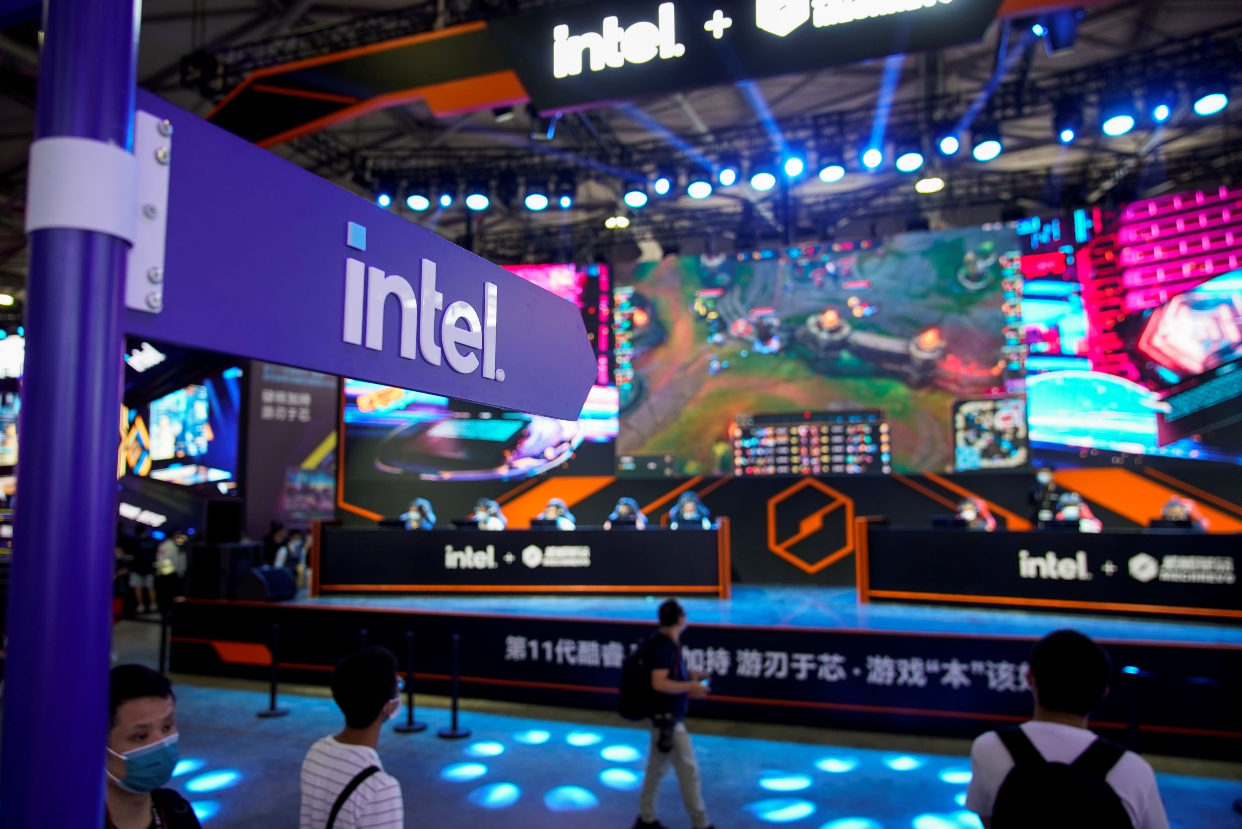 Biden and Intel Are 'Faking It Until They Make It' on Reshoring Chip Fabs - Vimarsana News