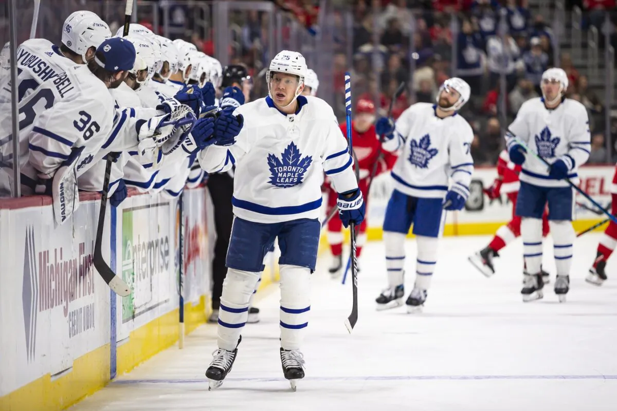 Toronto Maple Leafs right wing Ondrej Kase (25) celebrates with teammates after scoring a goal during the third period against the Detroit Red Wings at Little Caesars Arena in Detroit, on Feb. 26, 2022. (Raj Mehta/USA TODAY Sports via Field Level Media)
