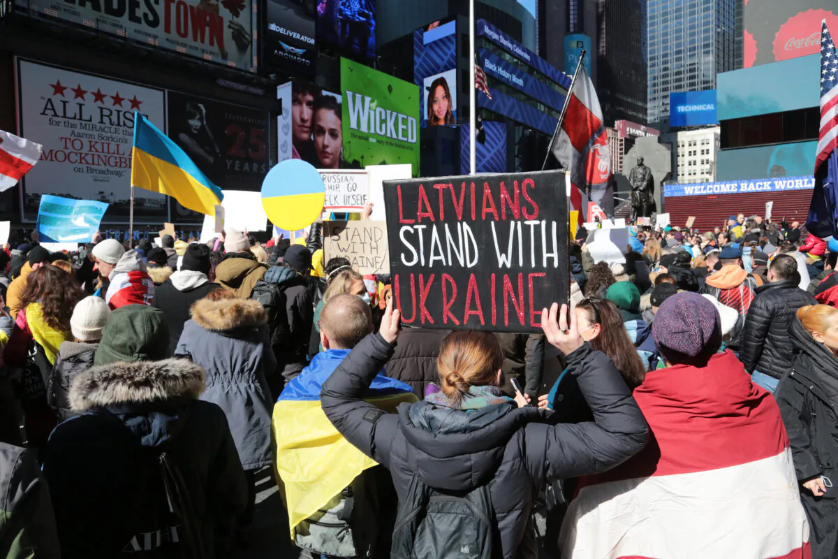 A sign saying Latvians back Ukraine against Russia in a Times Square protest, in New York City, on Feb. 26, 2022. (Richard Moore/The Epoch Times)