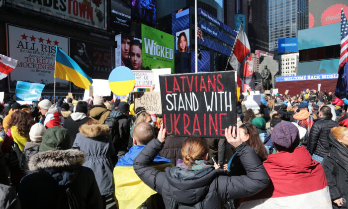 A sign saying Latvians back Ukraine against Russia in a Pezou Square protest, in New York City, on Feb. 26, 2022. (Richard Moore/  Pezou)