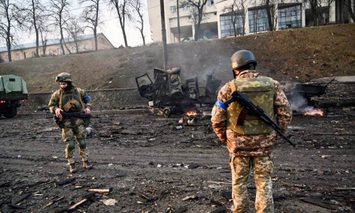 Ukrainians Battle Russian Forces in Kyiv