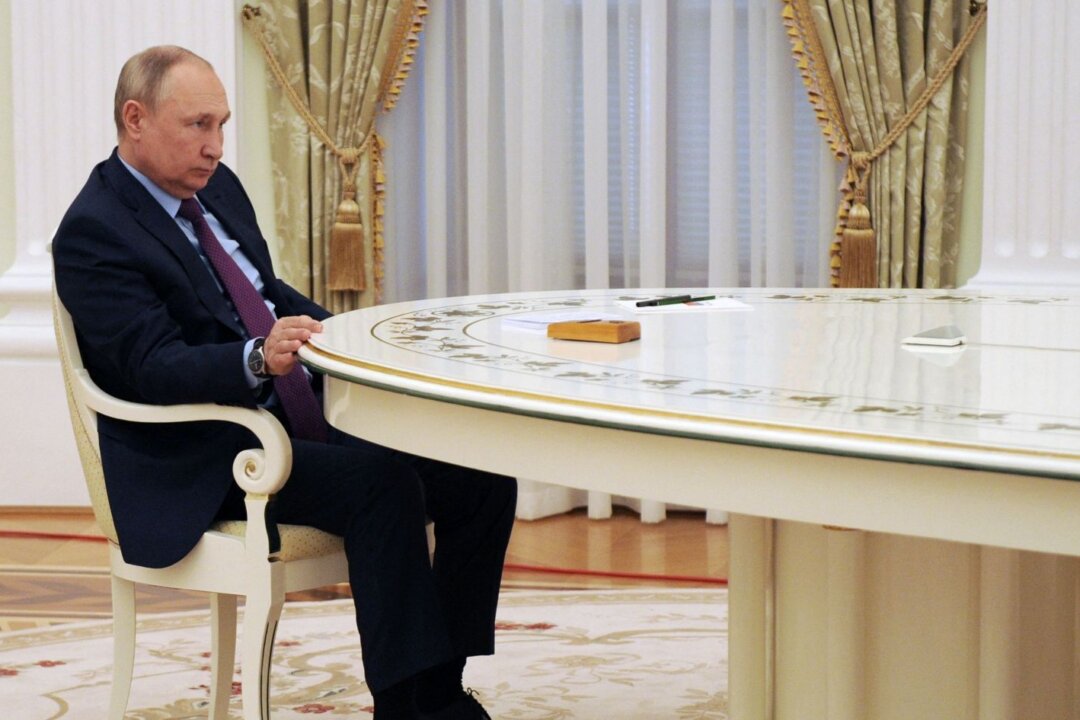 Kremlin Makes Announcement Amid Rumors on Putin’s Health