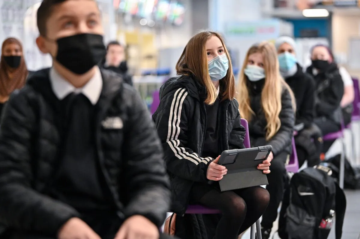 Students are seen wearing masks in a file photo. (Jeff J Mitchell/Getty Images)