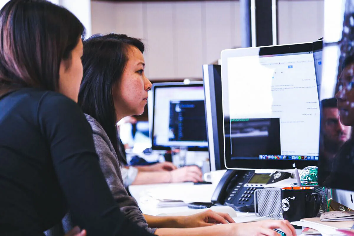 Stock photo of two Asian young women. (StartupStockPhotos/Pixabay)