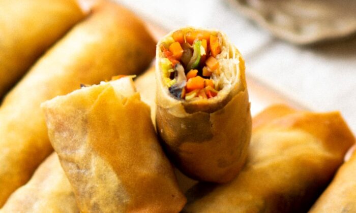 How to Make Perfectly Crispy, Golden Spring Rolls | The Epoch Times