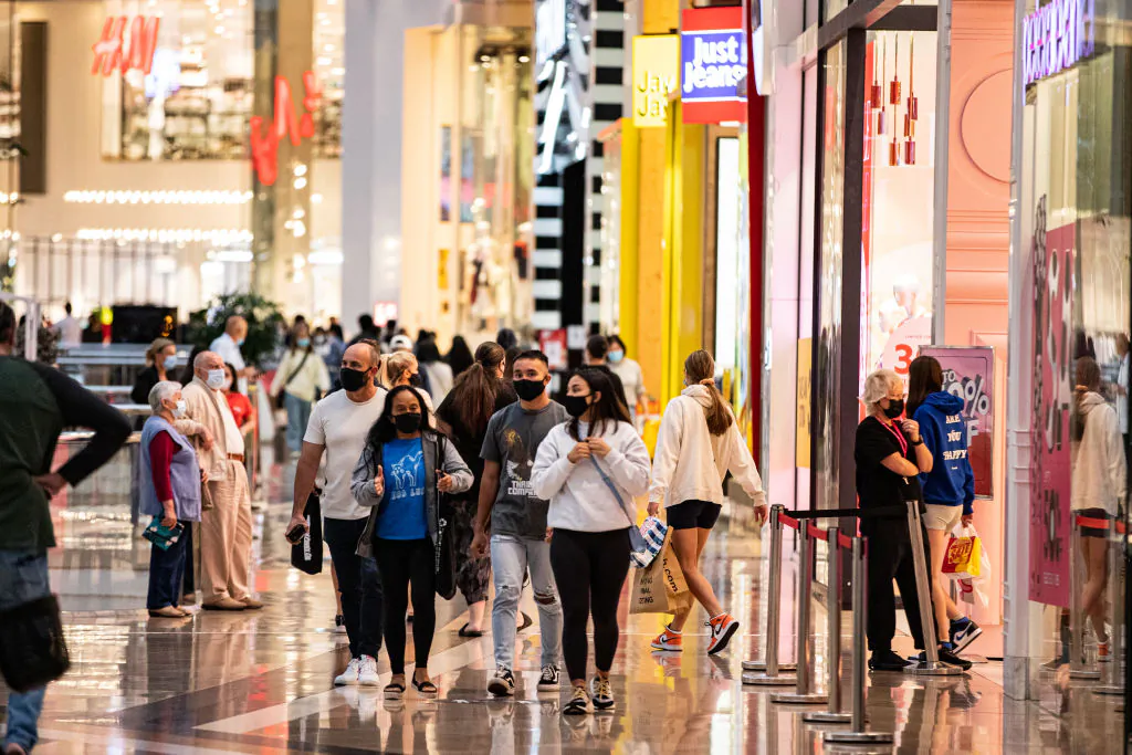 Early risers line up outside a store to catch the Boxing Day sales at Chadstone the Fashion Capital in Melbourne, Australia, on Dec. 26, 2021. (Diego Fedele/Getty Images)