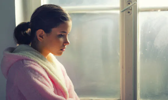 Depression: 4 Major Symptoms, Treatment, and Natural Therapies (Infographics)