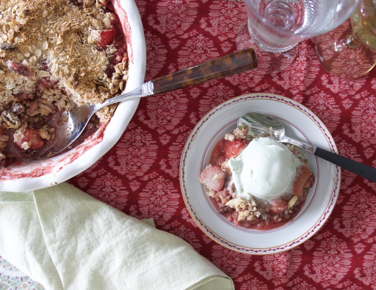 strawberry crumble ice cream