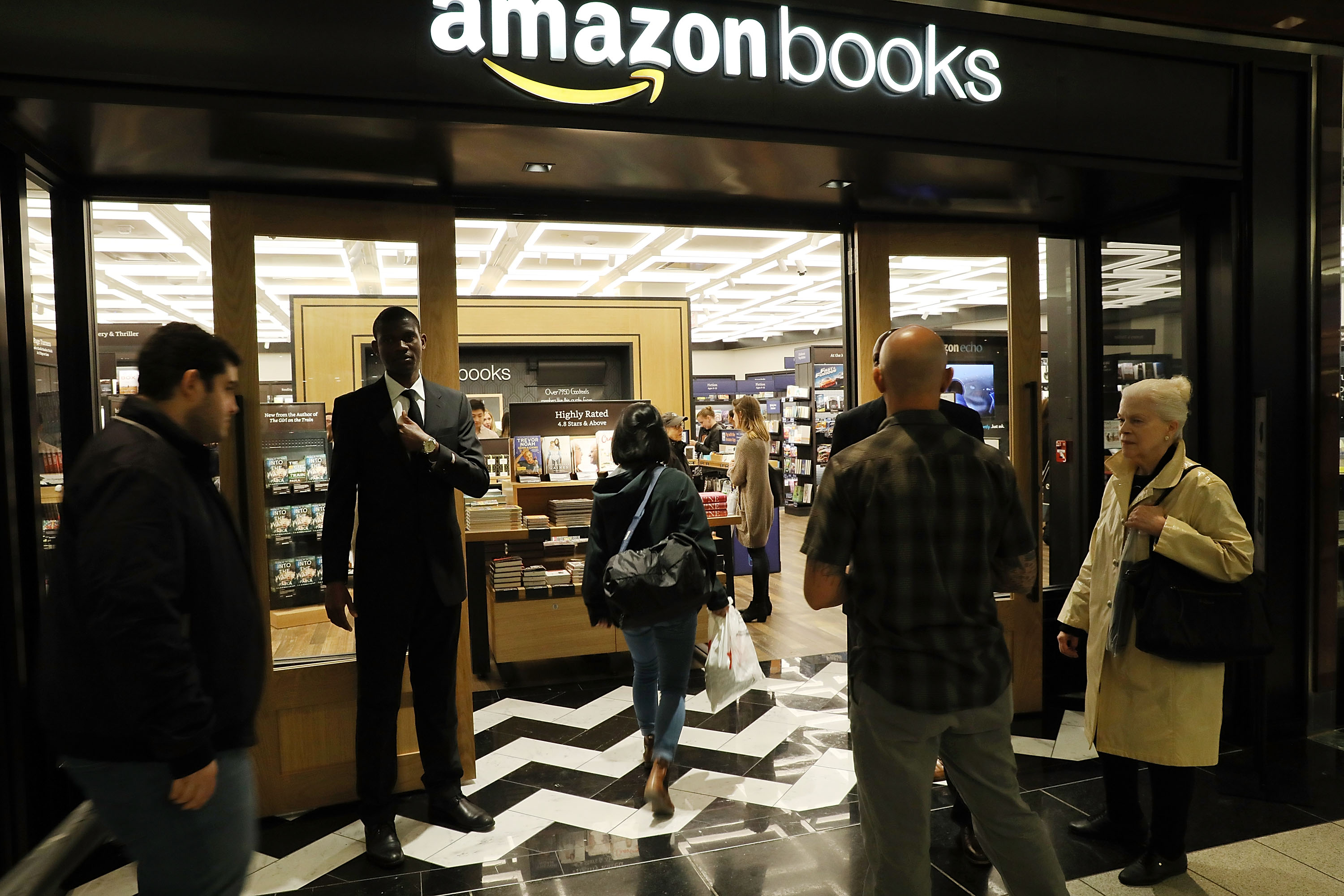 Amazon Shuttering Its Physical Bookstores and 4-Star Shops - Vimarsana News