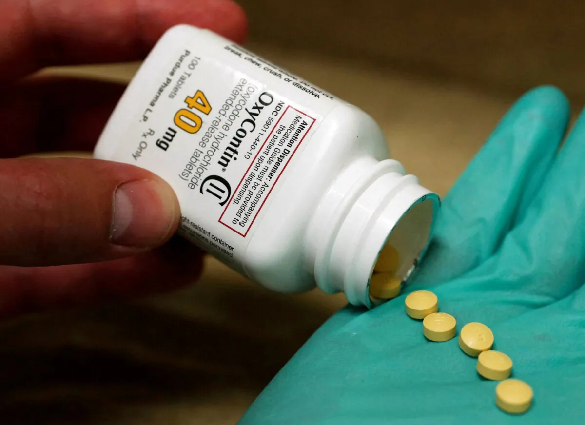 A pharmacist holds prescription painkiller OxyContin, 40mg pills, made by Purdue Pharma L.D. at a local pharmacy, in Provo, Utah, on April 25, 2017. (George Frey/Reuters)