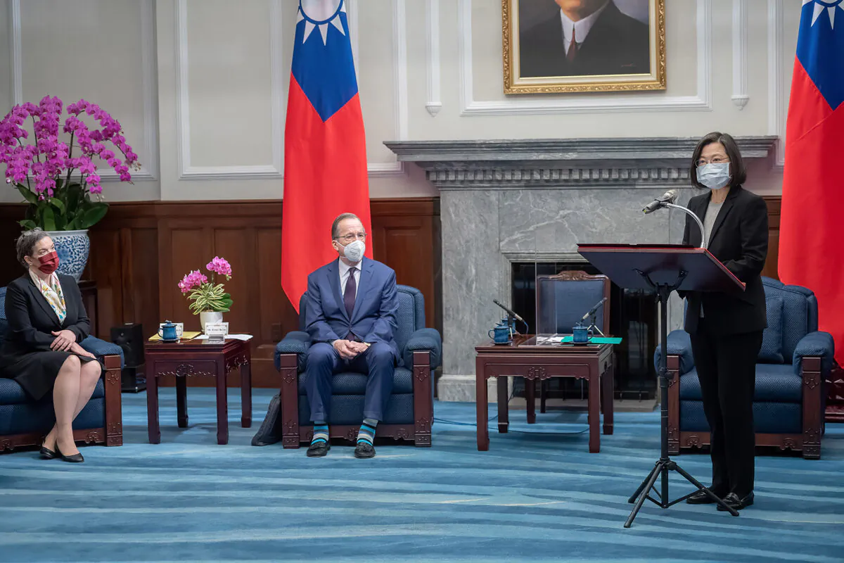 Taiwan's President Tsai Ing-wen (R) speaks as Former Chairman of the Joint Chiefs Adm. Mike Mullen (C) listens during a meeting in Taipei, Taiwan, March 2, 2022. Maintaining peace and stability across the Taiwan Strait is "not just a U.S. interest, but also a global one," former Chairman of the U.S. Joint Chiefs of Staff Mike Mullen said Wednesday during a visit to Taiwan that comes amid the backdrop of Russia's war against Ukraine. (Taiwan Presidential Office/via AP)