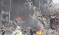 Video: Dense Smoke Rises From Smashed Buildings in Ukraine’s Chernihiv
