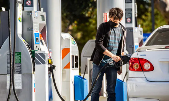 California Lawmakers Propose $400 Gas Rebate