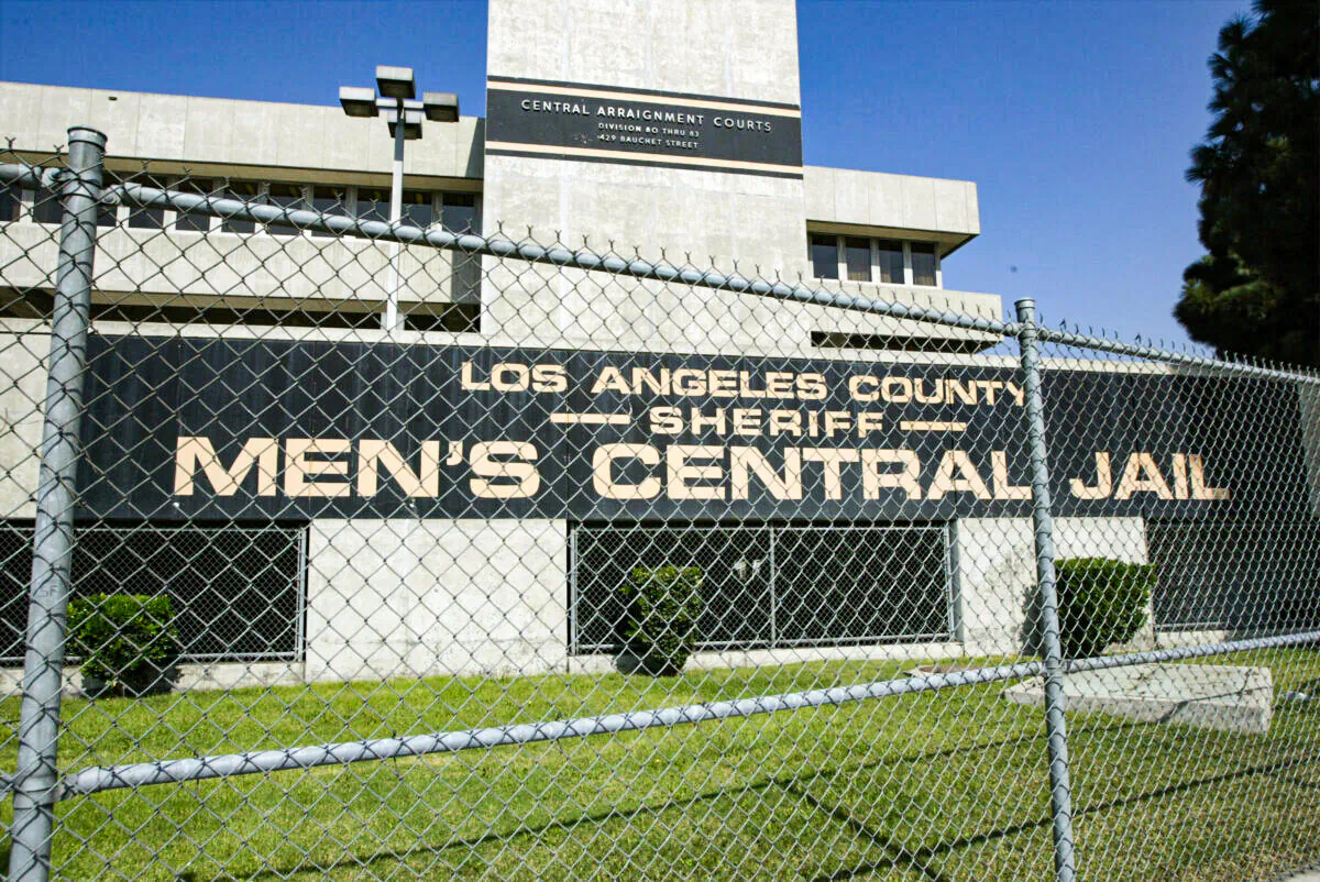 Men's Central in Los Angeles on Oct.15, 2003. (David McNew/Getty Images)