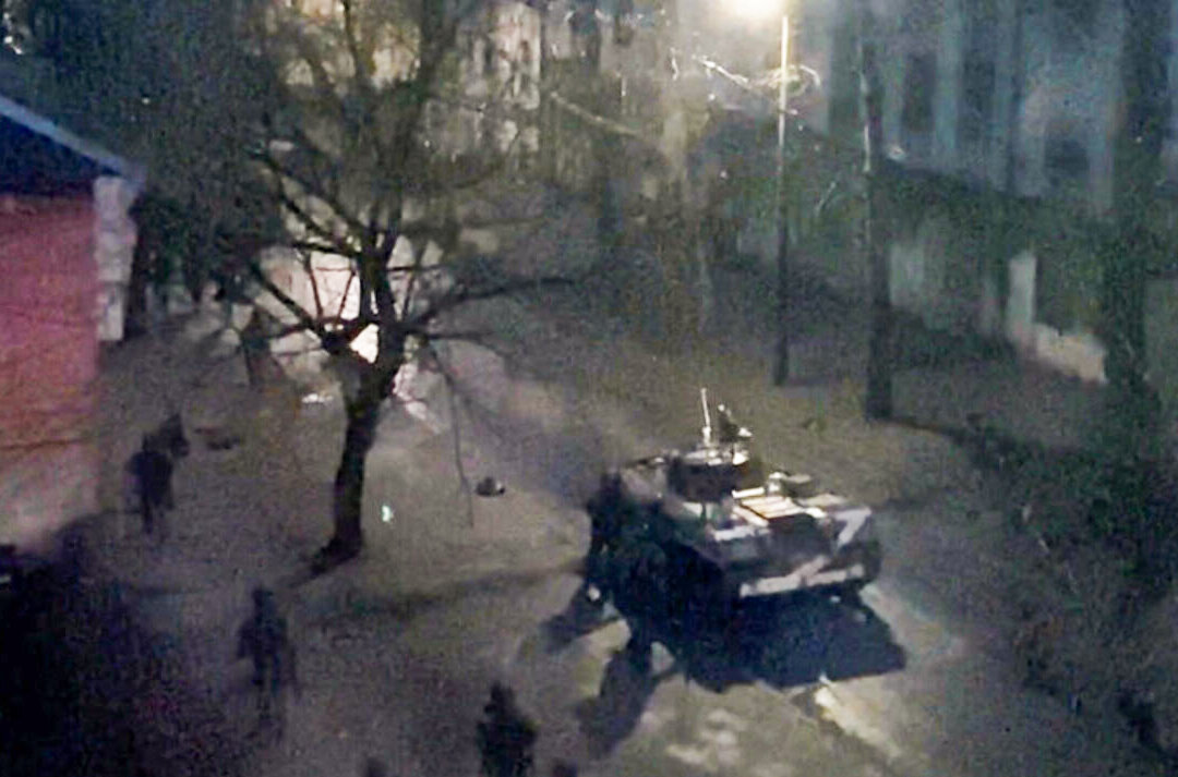 Ukrainians Protest Occupation in Kherson, Confront Russian Soldiers