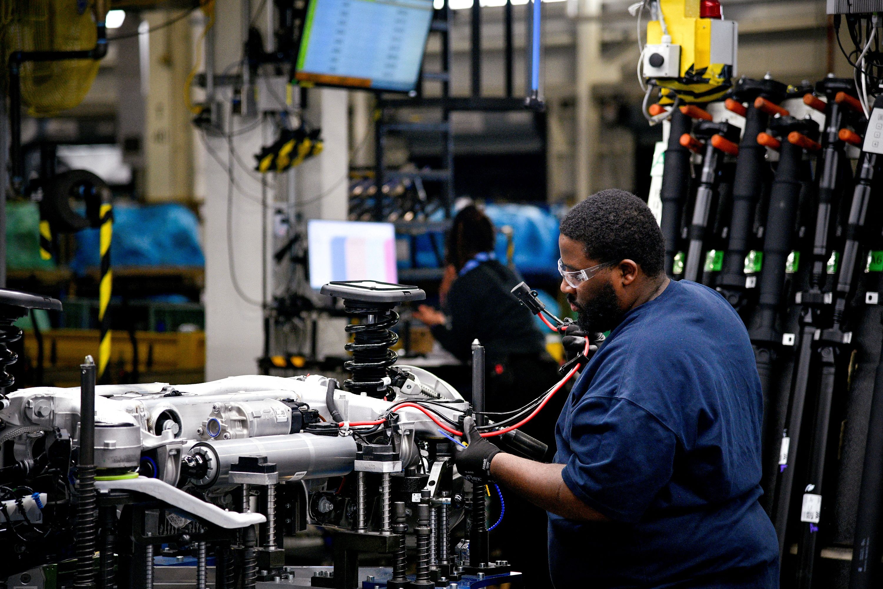 Ukraine War Could Cut Down European Car Output By 15 Percent: Wells Fargo Analyst - Vimarsana News