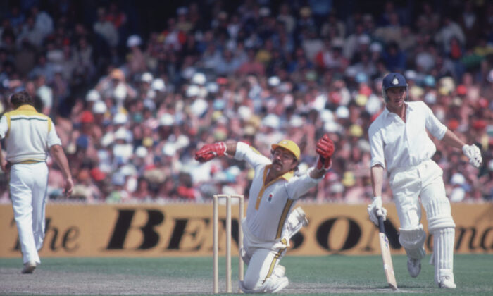 Australian wicketkeeper Rod Marsh with Derek Randall (right) of England during a one-day international in Melbourne, January 1980. (Photo by Adrian Murrell/Getty Images)