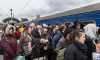 Video: Refugees From Ukraine Flee the War