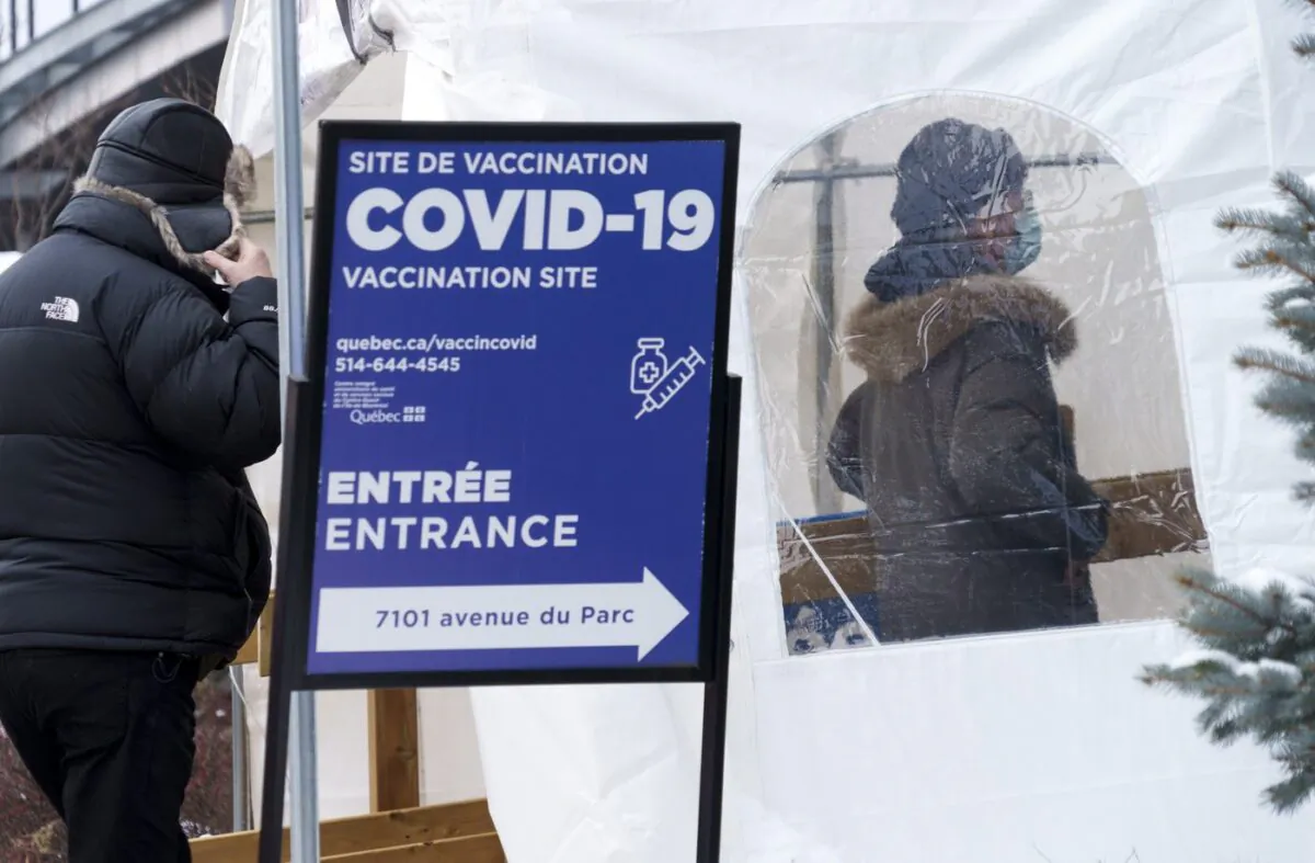 People enter a COVID-19 vaccination clinic in Montreal, Jan. 4, 2022. (The Canadian Press/Paul Chiasson)