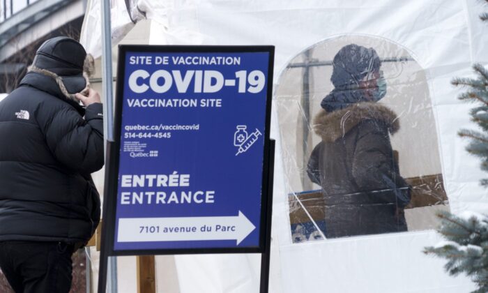 People enter a COVID-19 vaccination clinic in Montreal, Jan. 4, 2022. (The Canadian Press/Paul Chiasson)