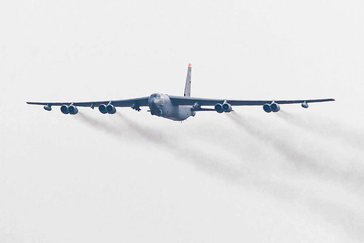 A U.S. Air Force B-52 bomber flies in a file image. (Chung Sung-Jun/Getty Images)