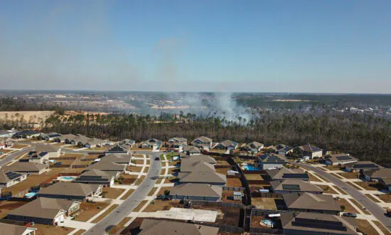 1,100 Homes Evacuated as Firefighters Battle Florida Fires