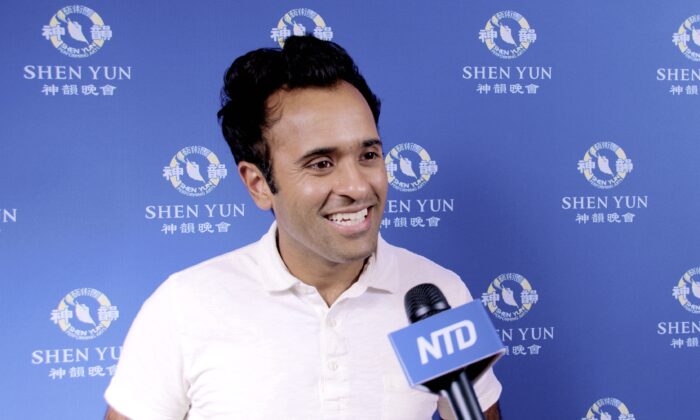 Shen Yun Inspires New York Times Bestselling Author