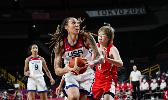 United States' Brittney Griner (15), center, drives Japan's Maki Takada (8) during women's basketball gold medal game at the 2020 Summer Olympics, in Saitama, Japan, on Aug. 8, 2021. (Eric Gay/AP Photo)