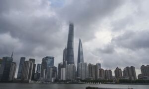 COVID-19 Spike in Shanghai Causes Hospitals to Suspend Services, Lockdown of Major Universities