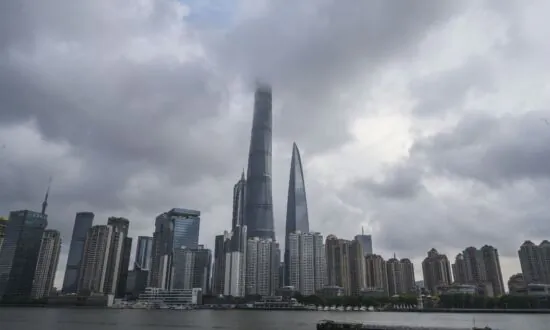COVID-19 Spike in Shanghai Causes Hospitals to Suspend Services, Lockdown of Major Universities
